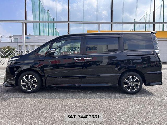 Toyota VOXY 2021-06 8102581-7