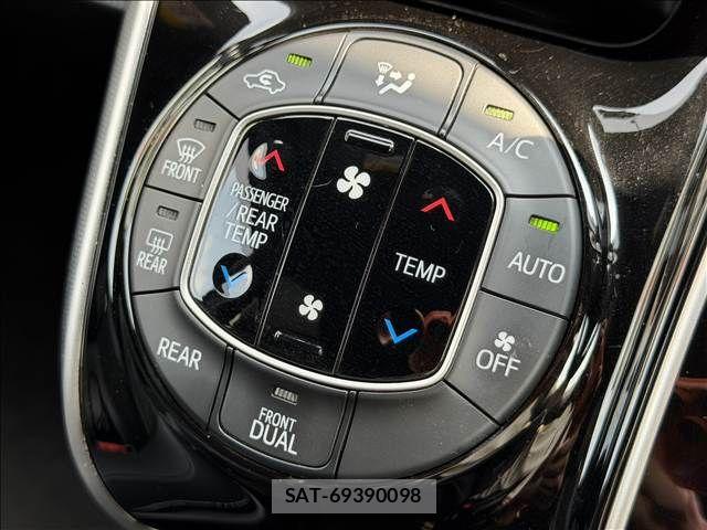 Toyota VOXY 2021-02 8102582-13