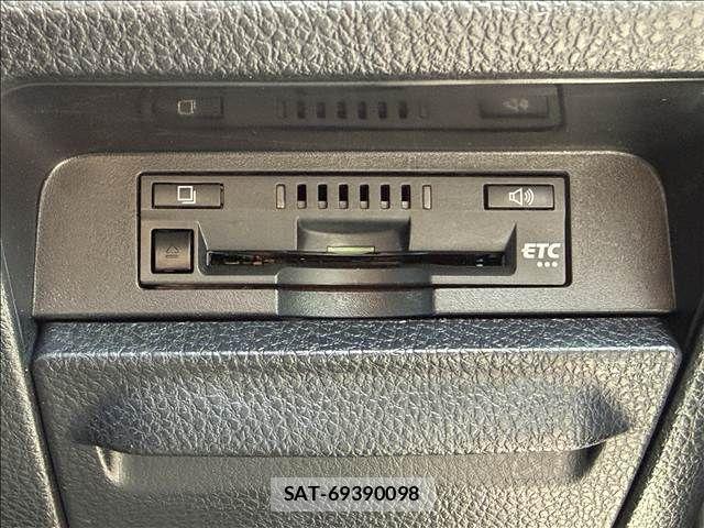 Toyota VOXY 2021-02 8102582-14