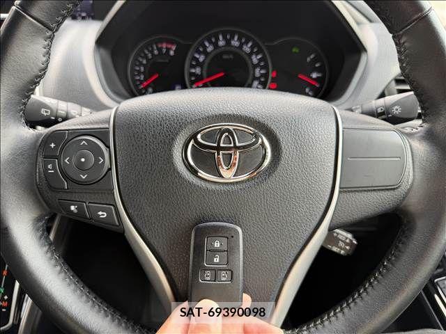 Toyota VOXY 2021-02 8102582-17