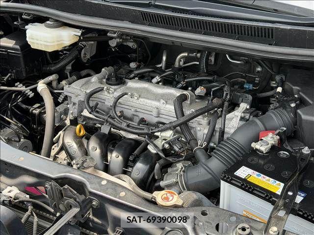 Toyota VOXY 2021-02 8102582-19