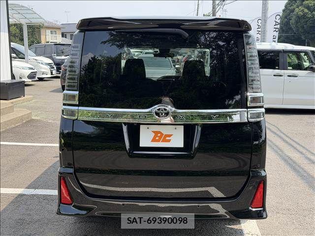 Toyota VOXY 2021-02 8102582-22