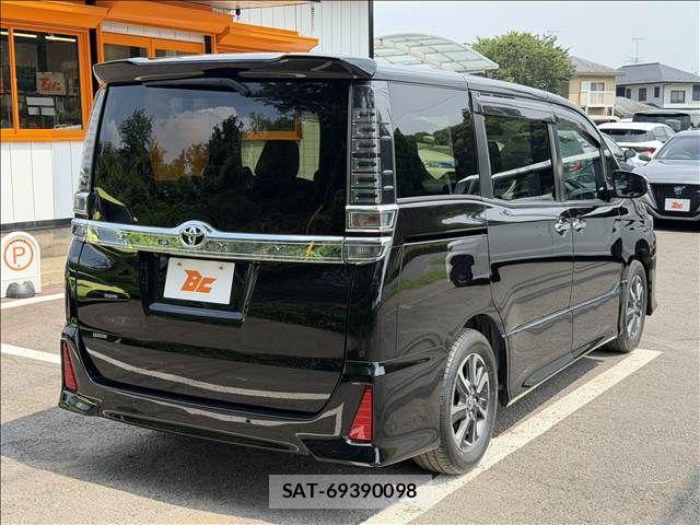Toyota VOXY 2021-02 8102582-23