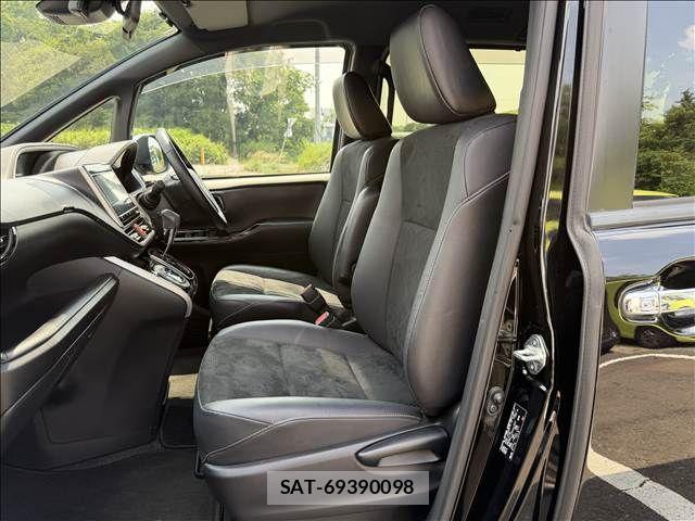 Toyota VOXY 2021-02 8102582-24