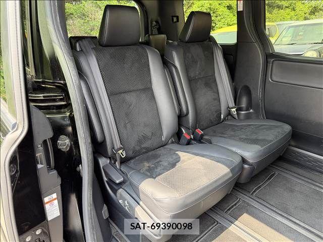 Toyota VOXY 2021-02 8102582-25
