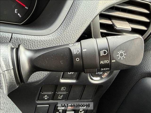 Toyota VOXY 2021-02 8102582-26