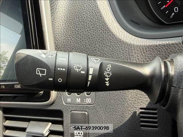 Toyota VOXY 2021-02 8102582-27