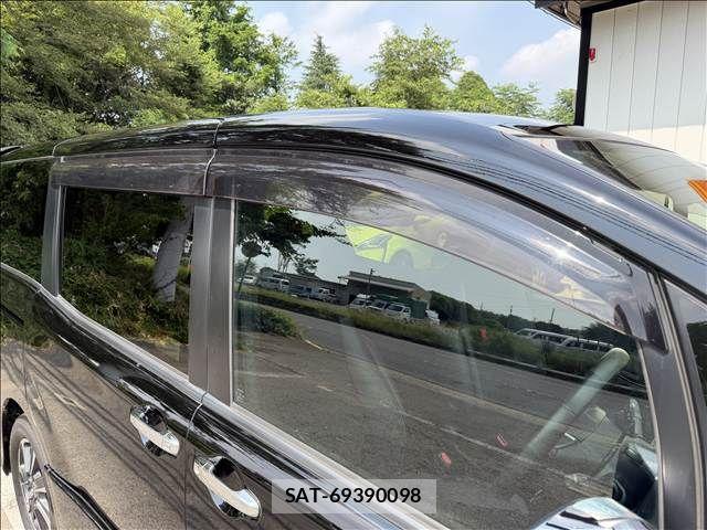 Toyota VOXY 2021-02 8102582-29
