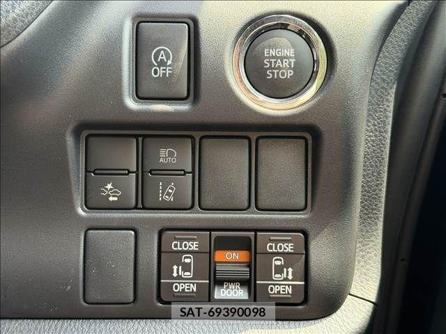 Toyota VOXY 2021-02 8102582-3