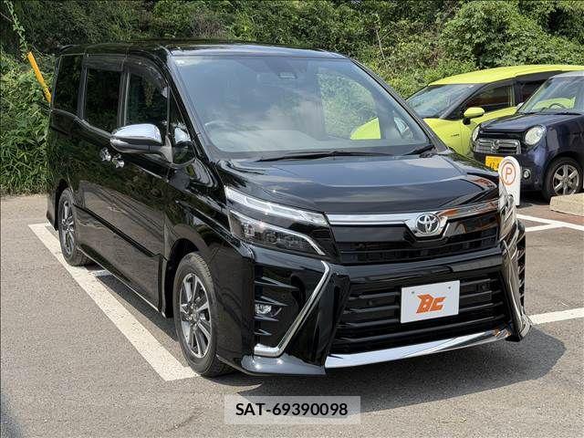 Toyota VOXY 2021-02 8102582-4