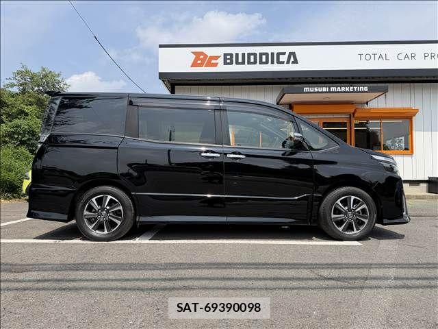 Toyota VOXY 2021-02 8102582-6