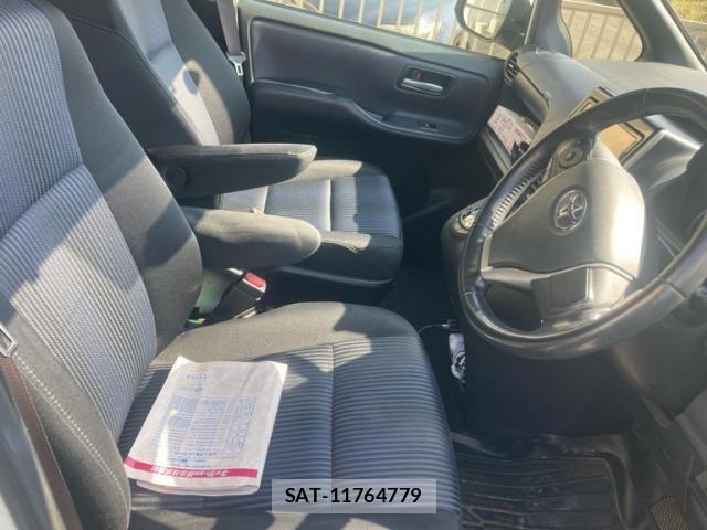 Toyota VOXY 2014-05 8102610-9