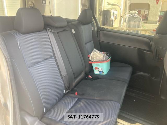 Toyota VOXY 2014-05 8102610-10