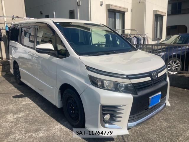 Toyota VOXY 2014-05 8102610-1