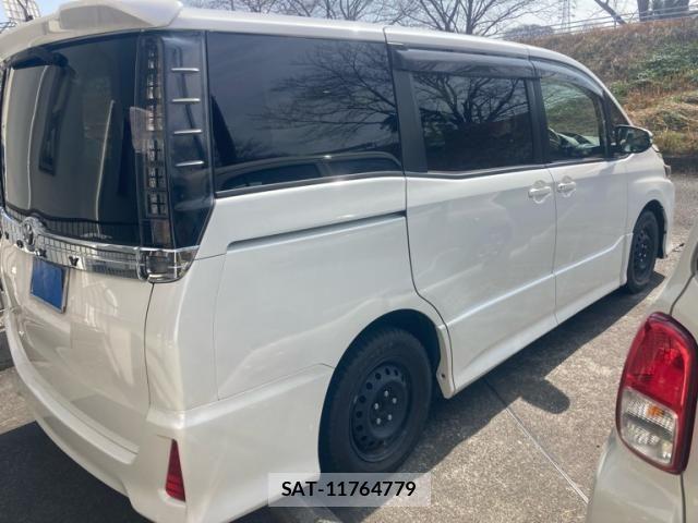 Toyota VOXY 2014-05 8102610-2