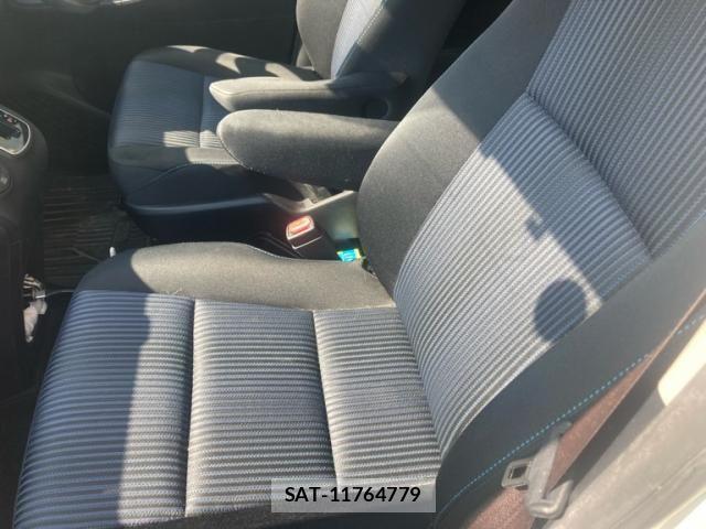 Toyota VOXY 2014-05 8102610-7