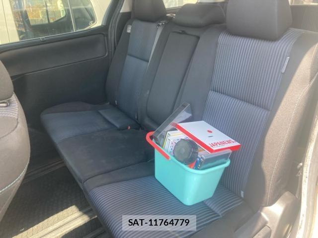 Toyota VOXY 2014-05 8102610-8