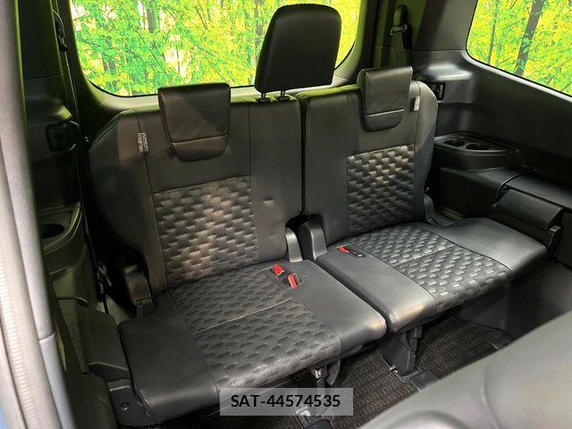 Toyota VOXY 2024-03 8102567-9