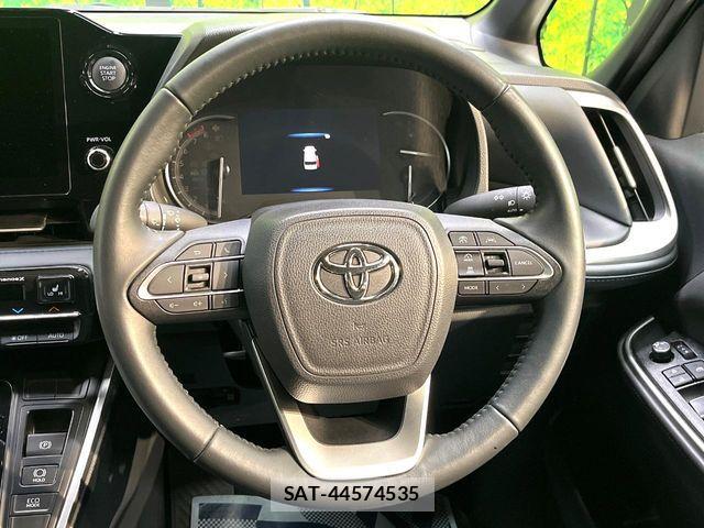 Toyota VOXY 2024-03 8102567-11