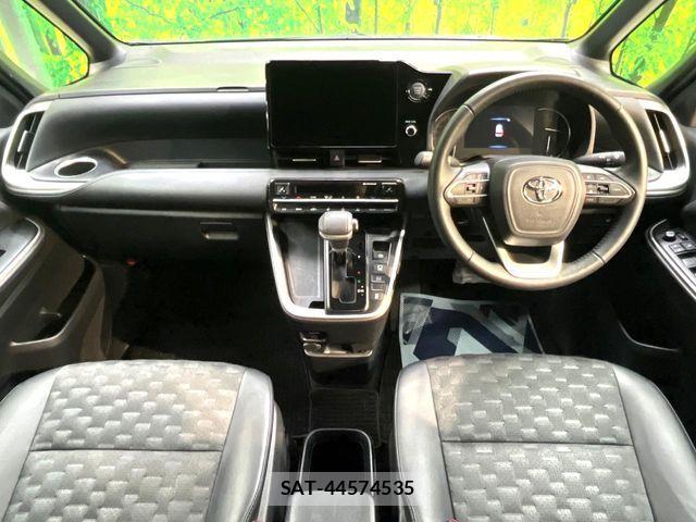 Toyota VOXY 2024-03 8102567-1