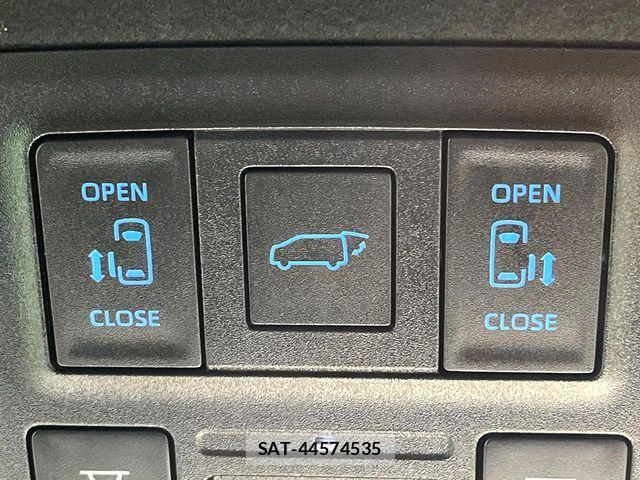 Toyota VOXY 2024-03 8102567-2