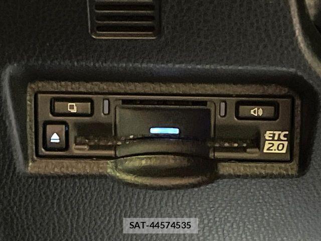 Toyota VOXY 2024-03 8102567-6