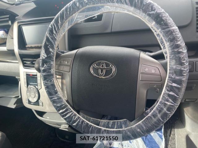 Toyota VOXY 2009-10 8102629-17