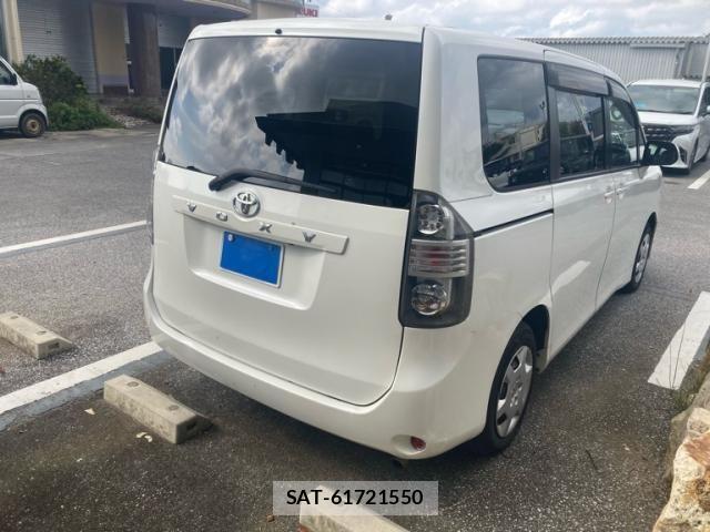 Toyota VOXY 2009-10 8102629-4