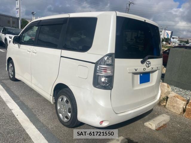 Toyota VOXY 2009-10 8102629-5