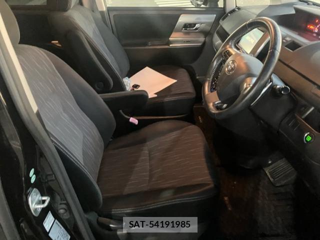 Toyota VOXY 2011-10 8102614-9