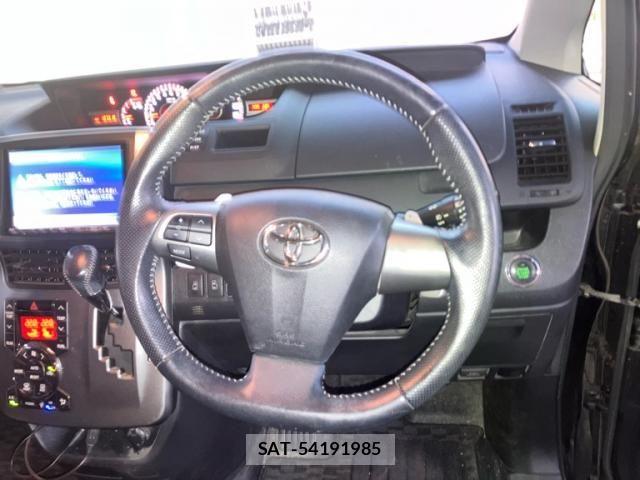 Toyota VOXY 2011-10 8102614-11