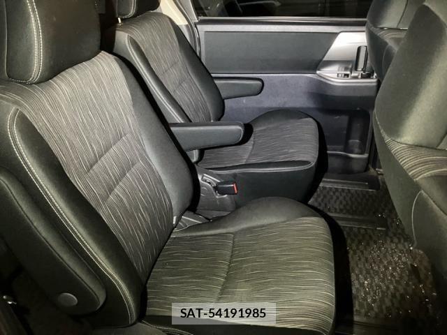 Toyota VOXY 2011-10 8102614-18