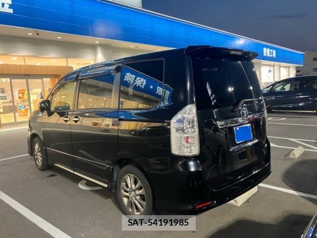 Toyota VOXY 2011-10 8102614-2
