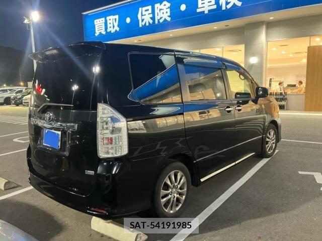 Toyota VOXY 2011-10 8102614-3