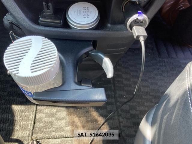 Toyota VOXY 2013-02 8102613-14