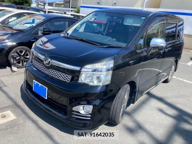Toyota VOXY 2013-02 8102613-1