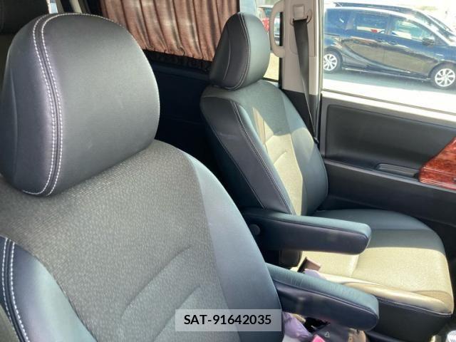 Toyota VOXY 2013-02 8102613-6
