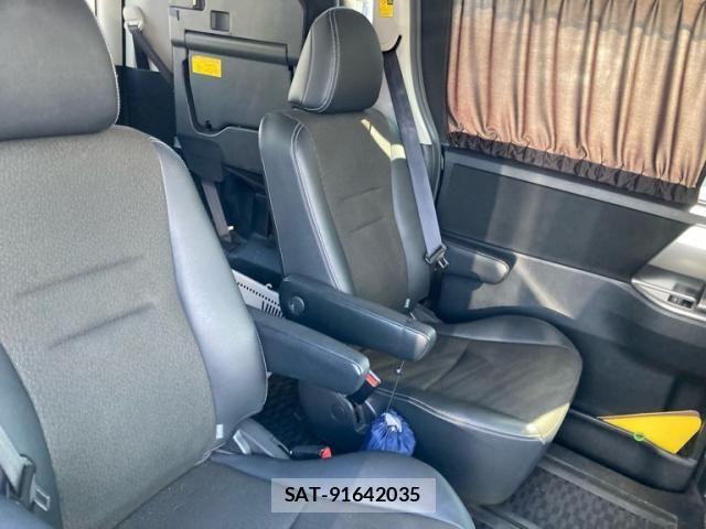 Toyota VOXY 2013-02 8102613-7