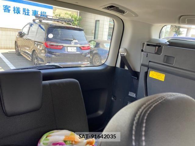 Toyota VOXY 2013-02 8102613-8