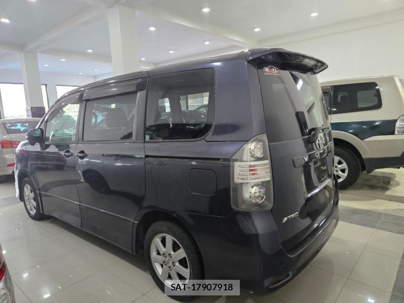 Toyota VOXY 2009-01 3432633-1