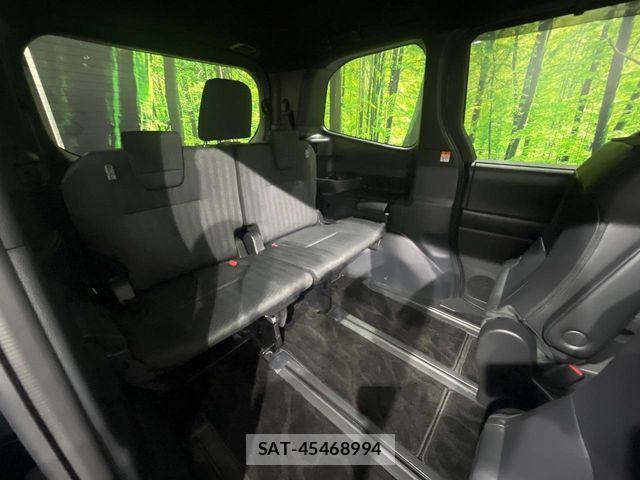 Toyota VOXY 2023-02 8102568-10