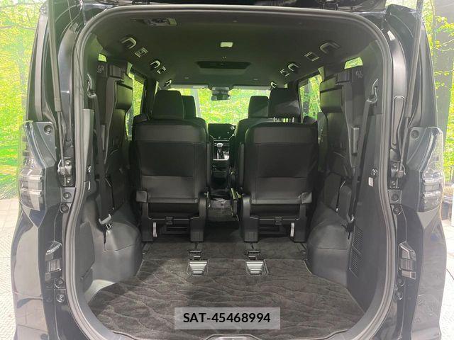 Toyota VOXY 2023-02 8102568-11