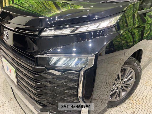 Toyota VOXY 2023-02 8102568-13