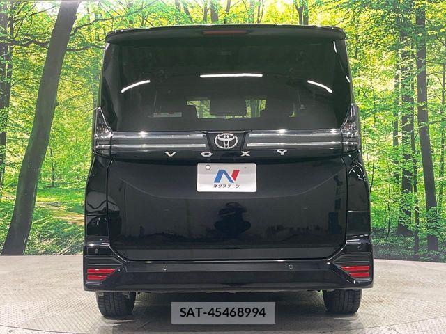 Toyota VOXY 2023-02 8102568-16
