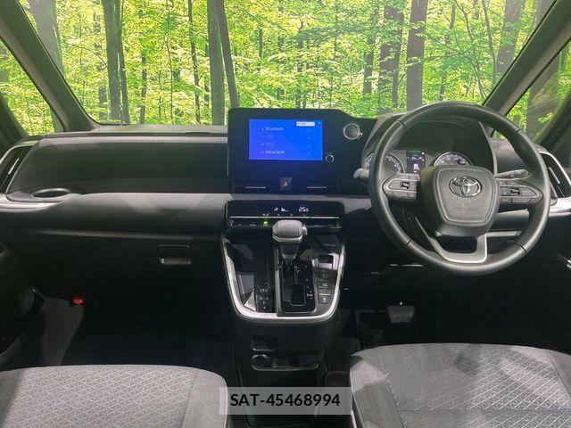 Toyota VOXY 2023-02 8102568-1