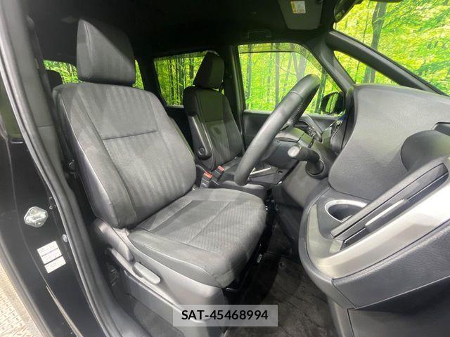 Toyota VOXY 2023-02 8102568-8