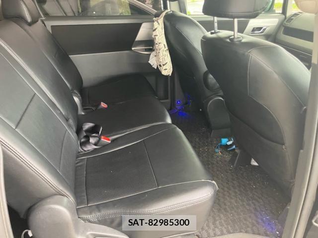 Toyota VOXY 2009-10 8102617-11