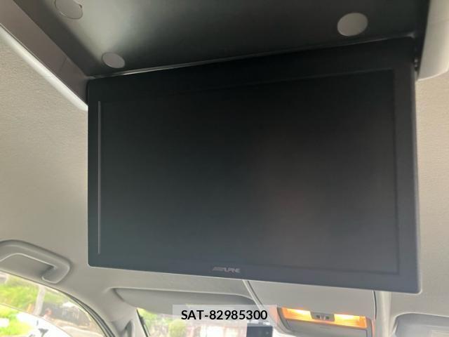 Toyota VOXY 2009-10 8102617-12