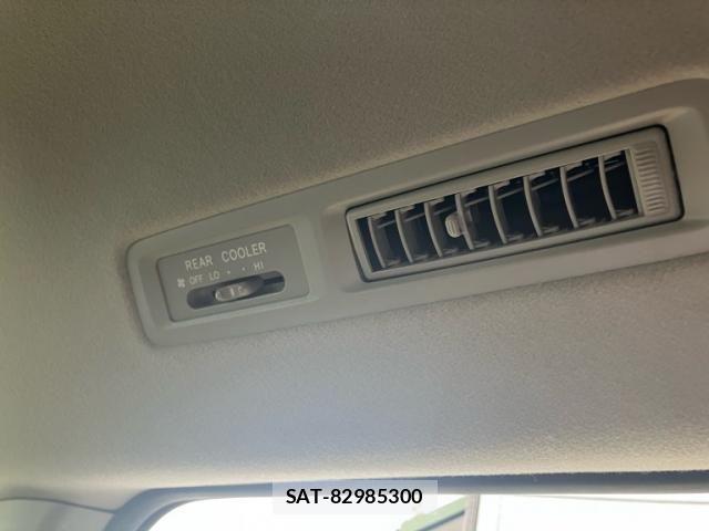 Toyota VOXY 2009-10 8102617-13
