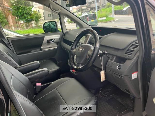 Toyota VOXY 2009-10 8102617-14